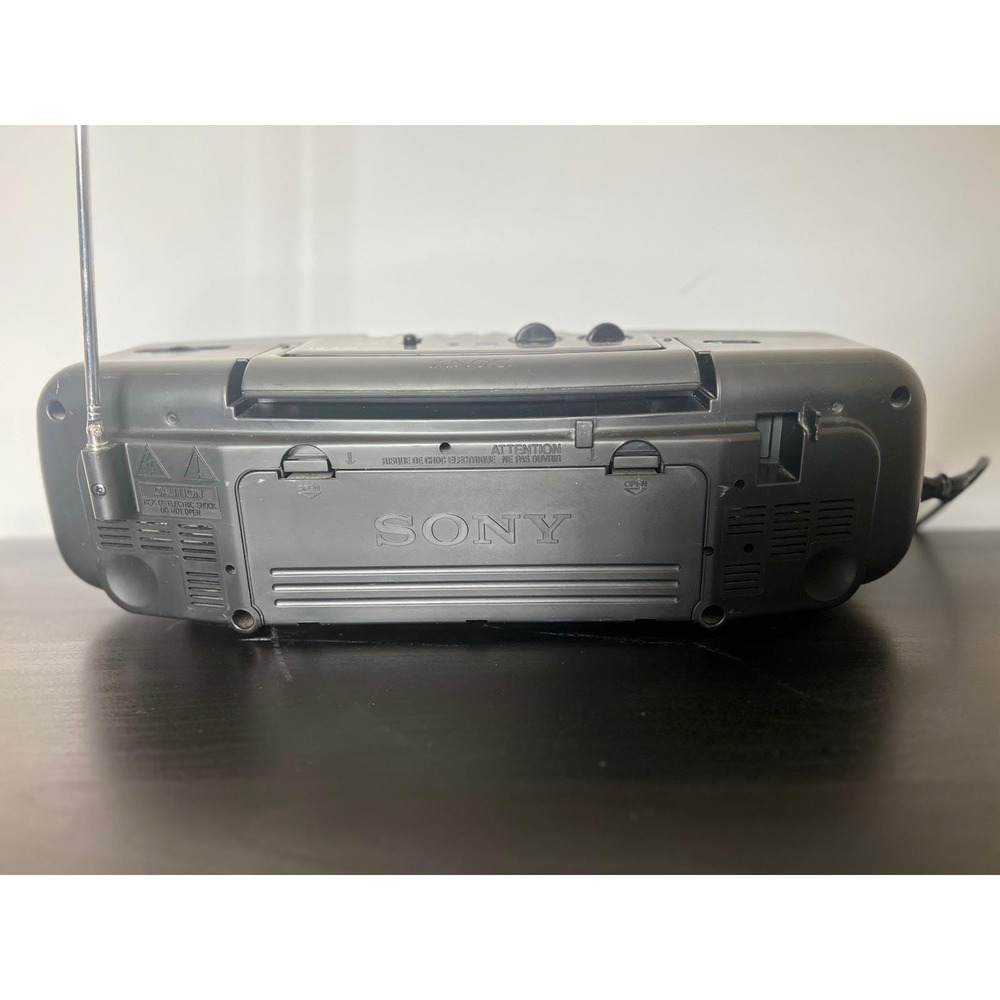 Sony CFS-B11 Boombox Black Radio Cassette AM FM Vintage Portable Audio-Read - Picture 6 of 8